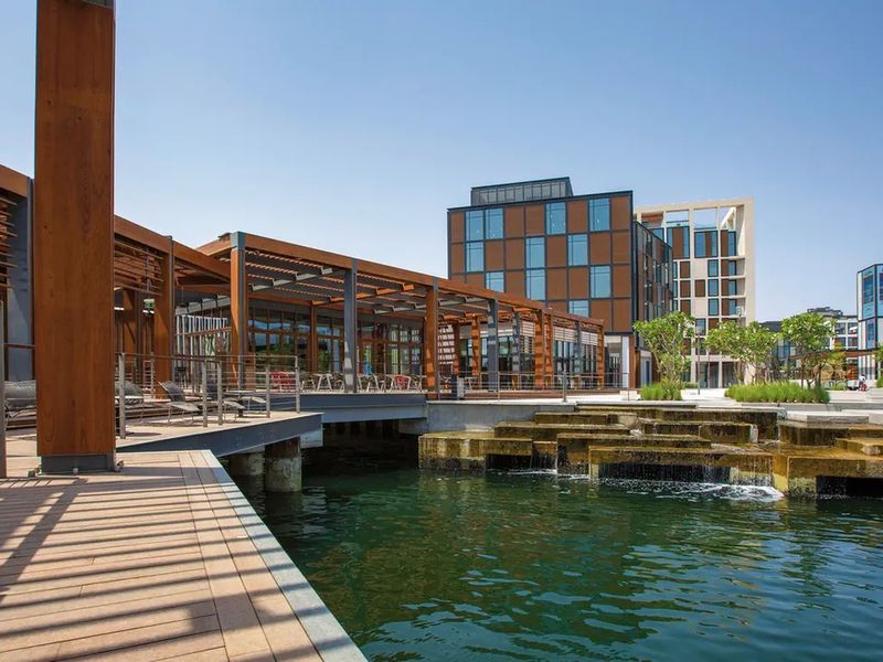 Canopy By Hilton Dubai Al Seef 4*