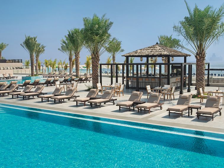 teren hotelu, pool bar