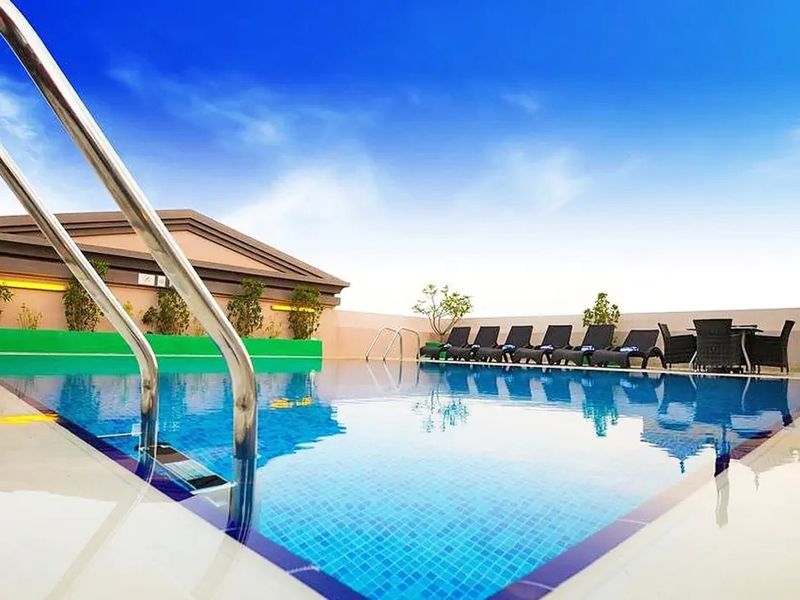 Golden Tulip Al Barsha 4*