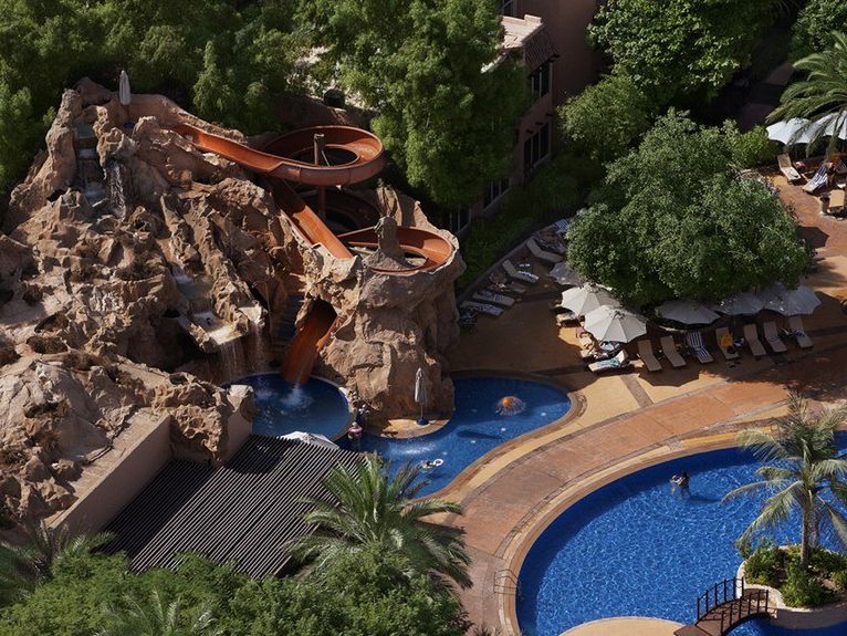 basen, aquapark, zjeżdżalnia