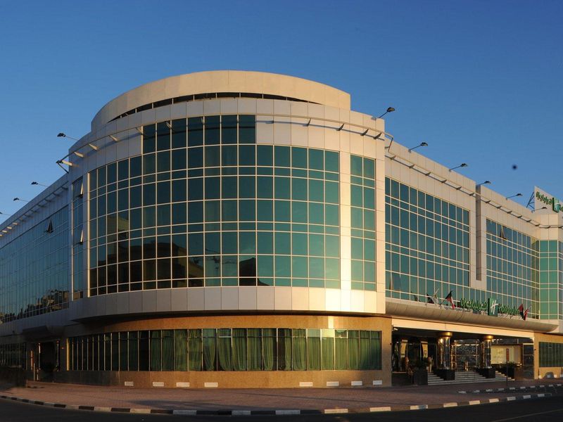 Holiday Inn Bur Dubai Embassy District 4*