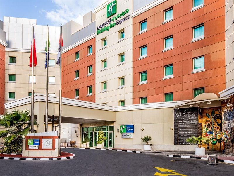 Holiday Inn Express Internet City 3*