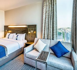Holiday Inn Express Dubai - Jumeirah
