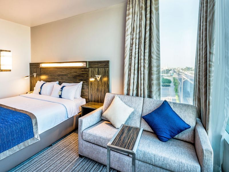 Holiday Inn Express Jumeirah 2*