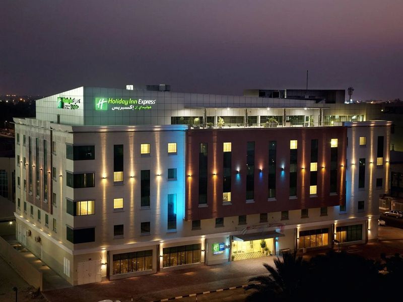 Holiday Inn Express Safa Park 3*