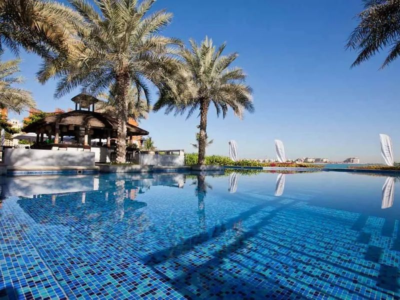Movenpick Jumeirah Lakes Towers 5*