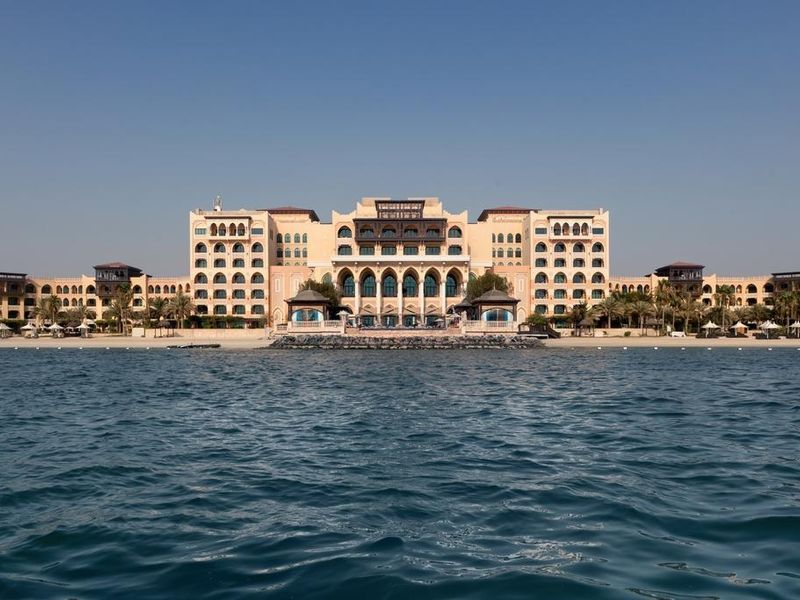 Shangri La Qaryat Al Beri Abu Dhabi 5*
