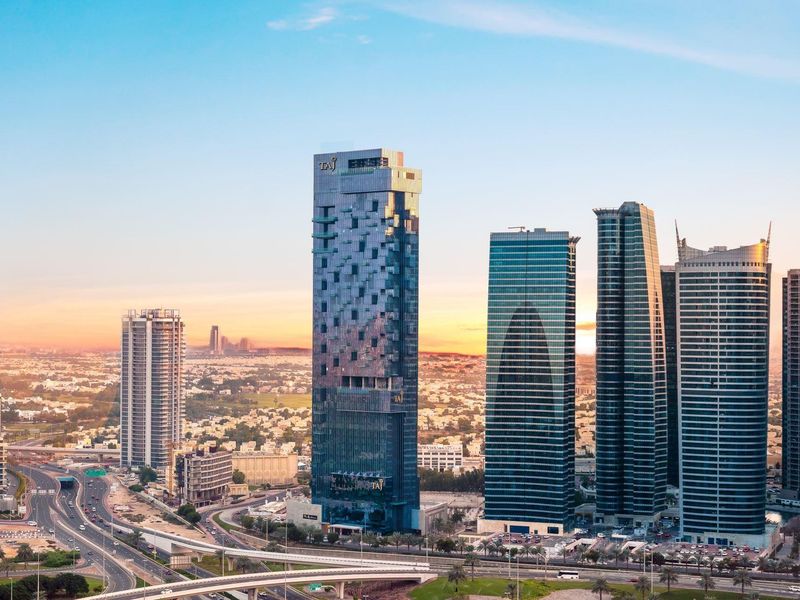 Taj Jumeirah Lakes Towers 5*