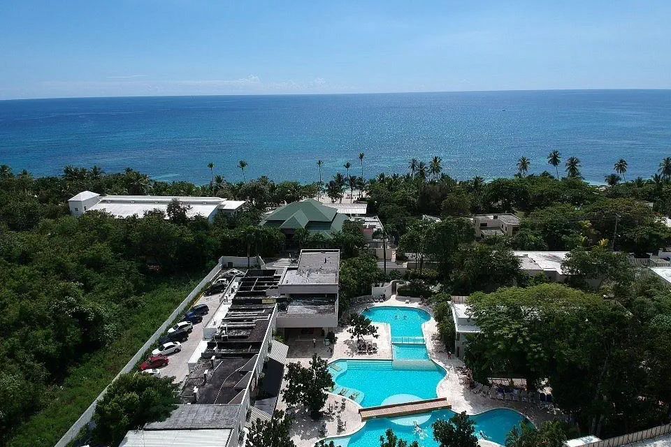 obiekt, teren hotelu, basen