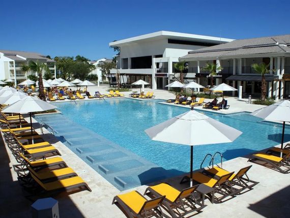 obiekt, teren hotelu, basen