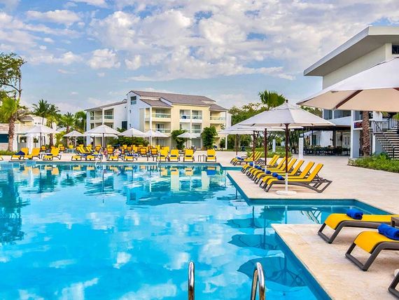 obiekt, teren hotelu, basen