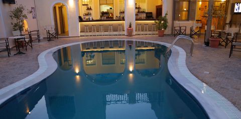 teren hotelu, basen, pool bar