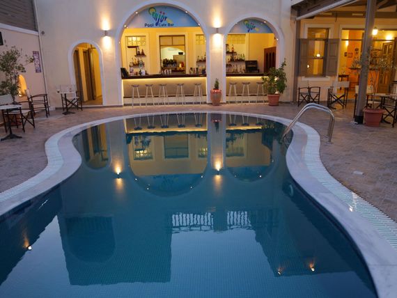 teren hotelu, basen, pool bar