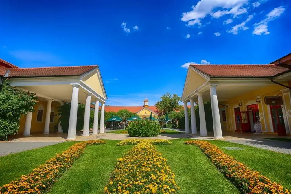 obiekt, teren hotelu
