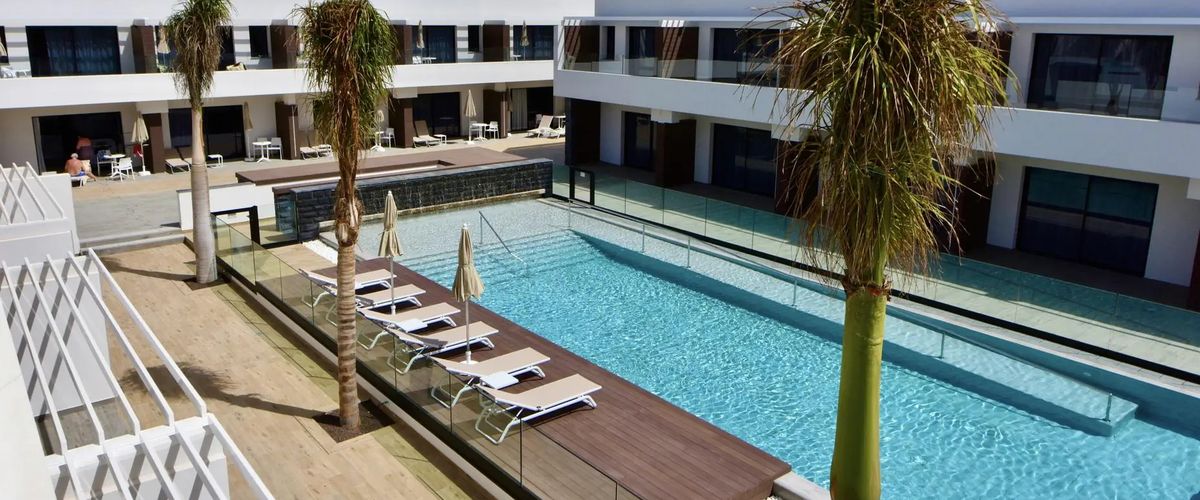 obiekt, teren hotelu, basen