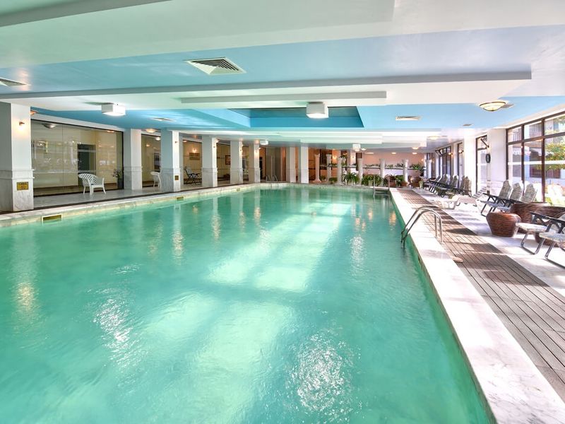 Estreya Palace & Residence
