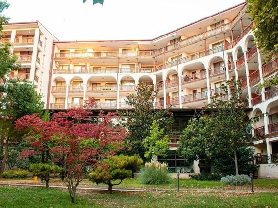 Estreya Residence 4*