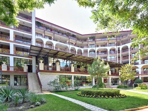 Estreya Residence 4*