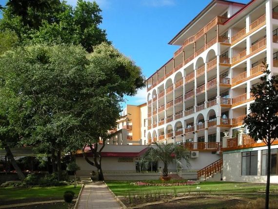 Estreya Residence 4*