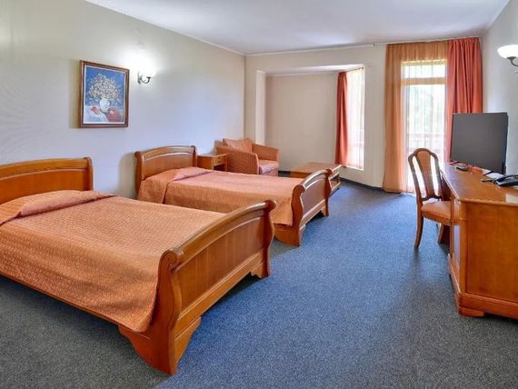 Estreya Residence 4*