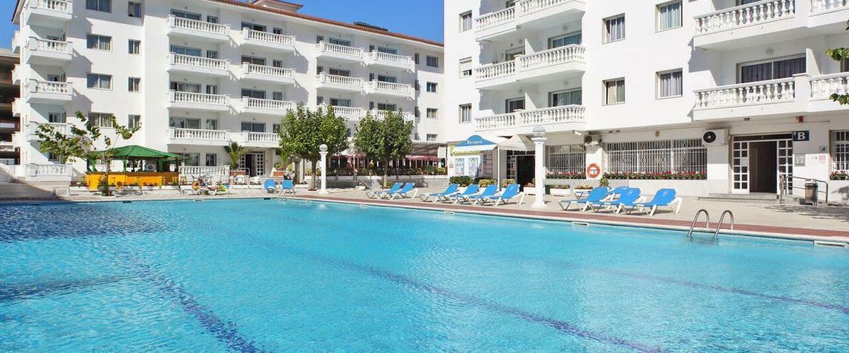 basen, teren hotelu, budynek główny, obiekt