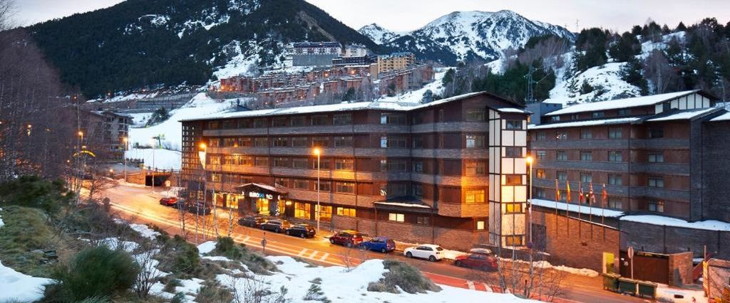 obiekt, budynek główny, teren hotelu