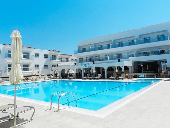 obiekt, teren hotelu, basen