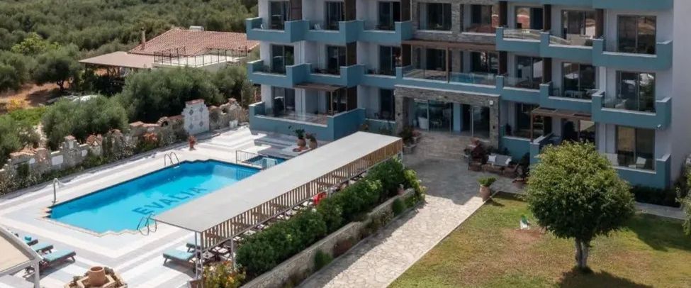 obiekt, teren hotelu, basen