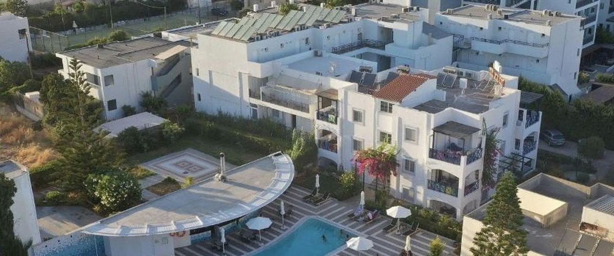 budynek główny, teren hotelu