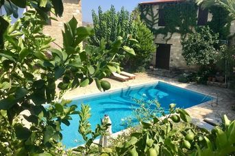 Eveleos Country House