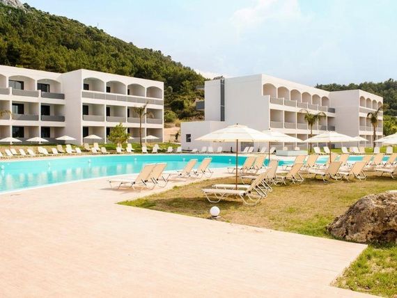 obiekt, teren hotelu, basen