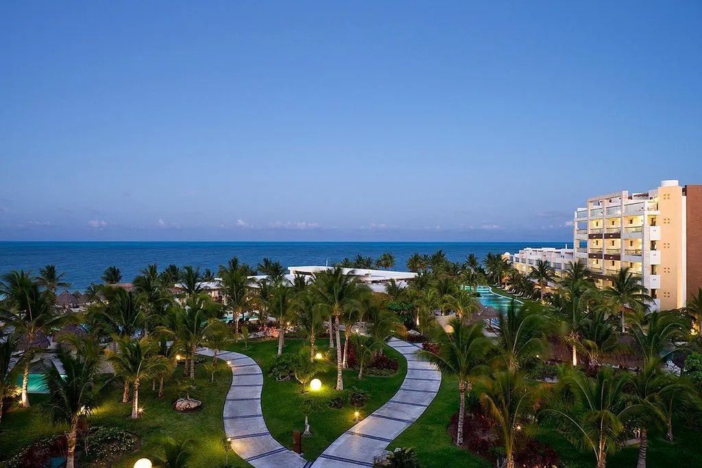 teren hotelu, budynek główny