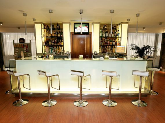 lobby bar, drink bar