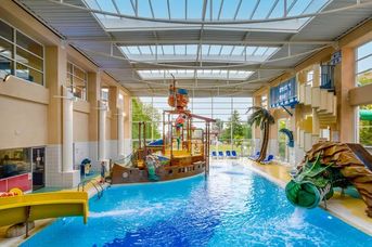 Explorers At Disneyland Paris