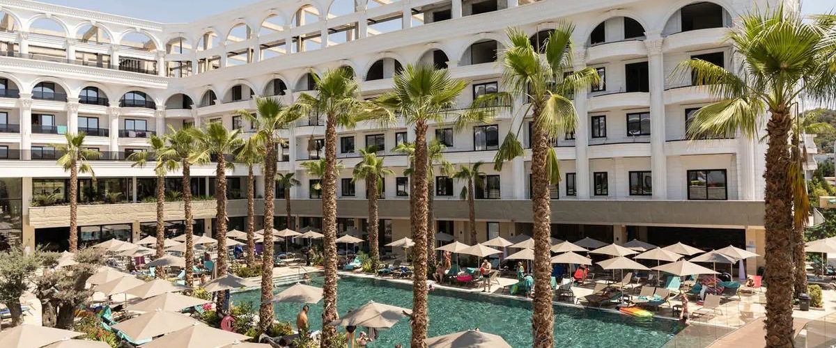 obiekt, teren hotelu, basen