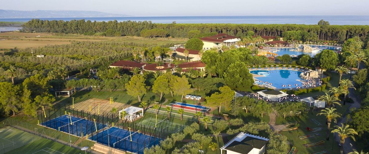 obiekt, teren hotelu, basen