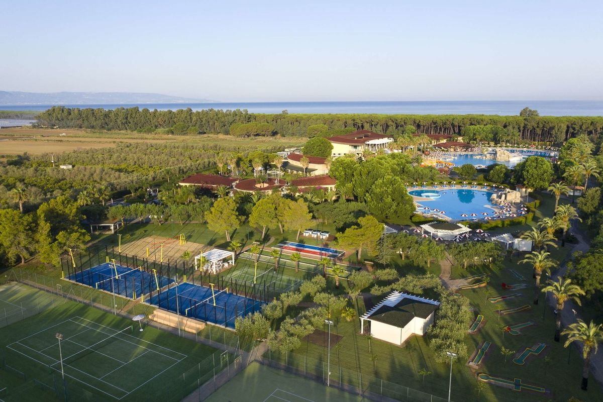 obiekt, teren hotelu, basen
