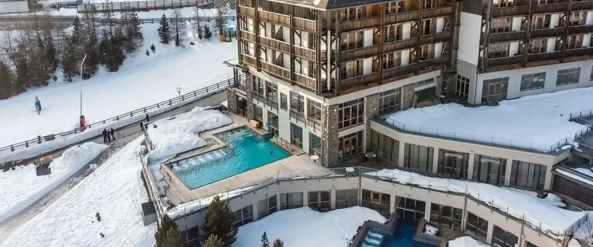 obiekt, teren hotelu, basen