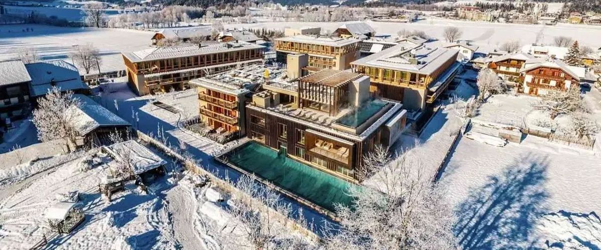 obiekt, teren hotelu, basen