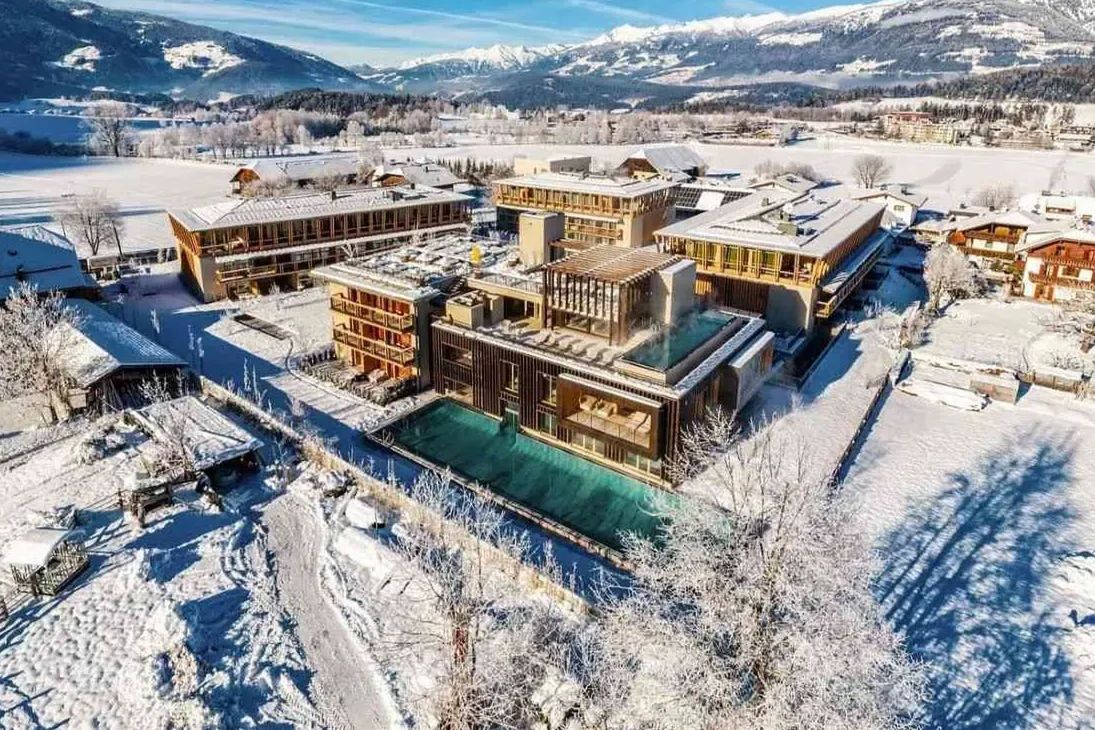 obiekt, teren hotelu, basen