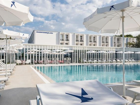 obiekt, teren hotelu, basen