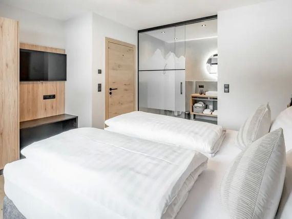 Falkners Five 4*