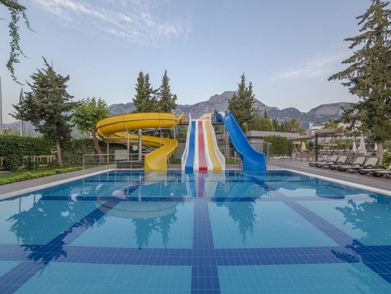 basen, aquapark, zjeżdżalnia, brodzik