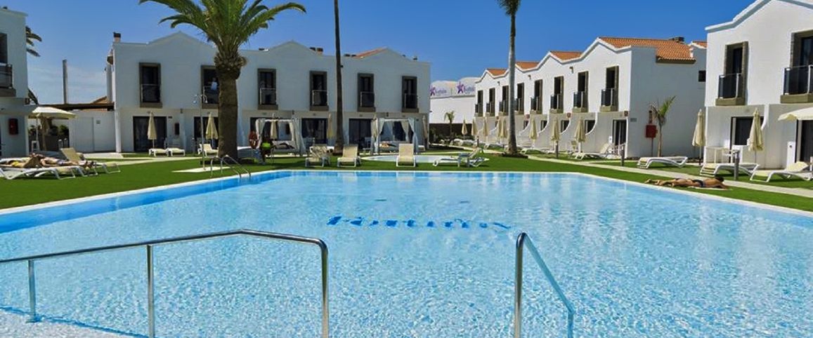 obiekt, teren hotelu, basen