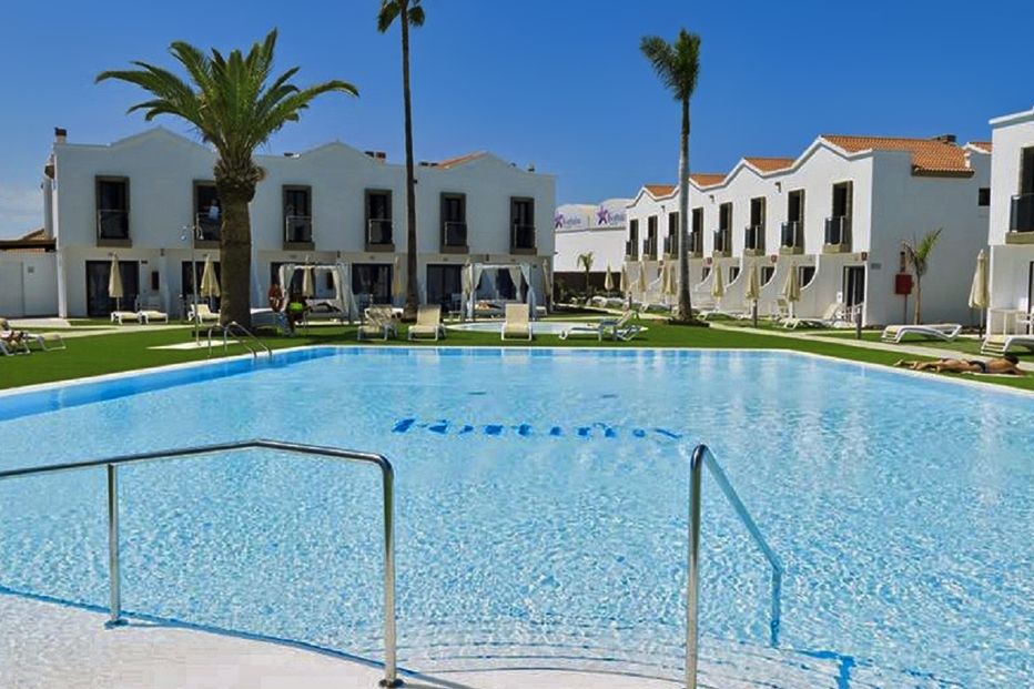 obiekt, teren hotelu, basen