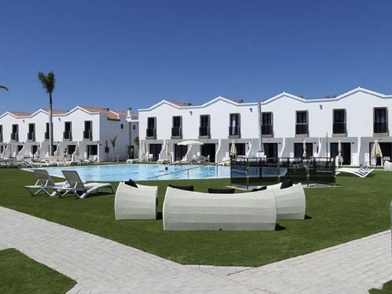 obiekt, teren hotelu, basen