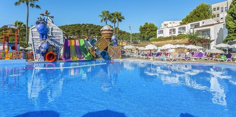 teren hotelu, basen, zjeżdżalnia