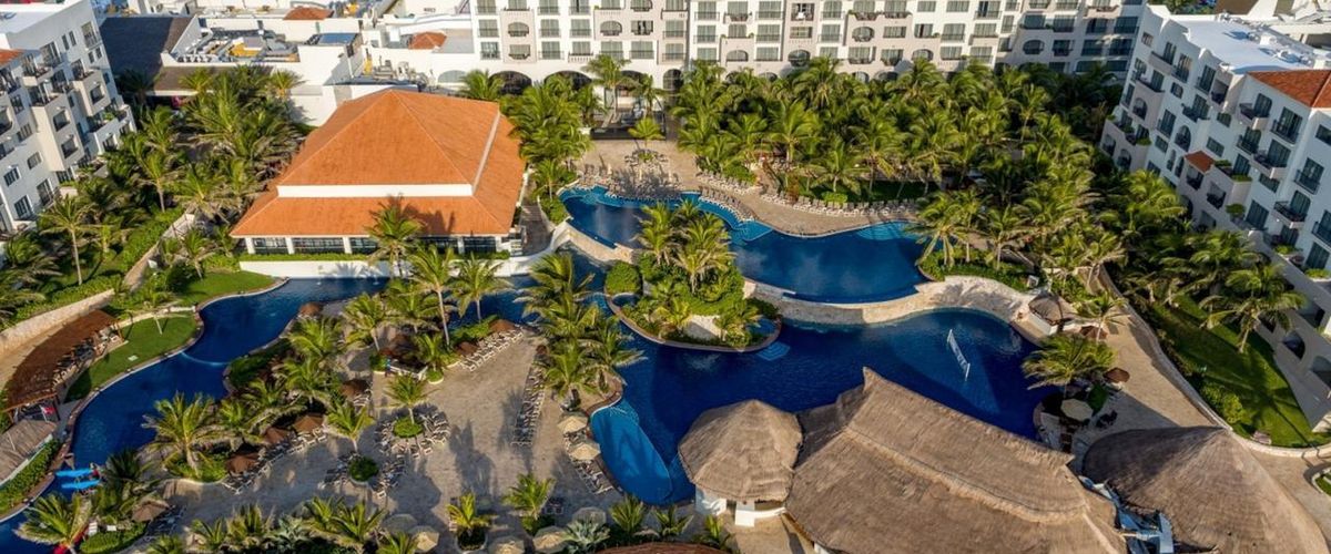 basen, teren hotelu, obiekt