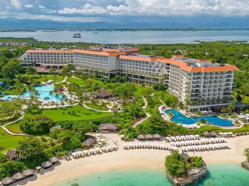 Shangri - La's Mactan Island Resort