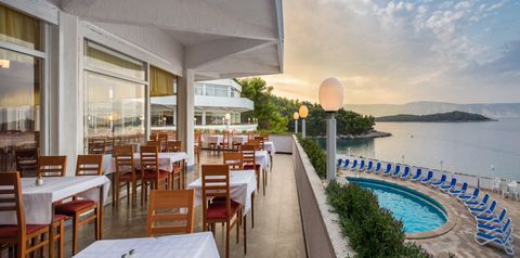 teren hotelu, basen, restauracja